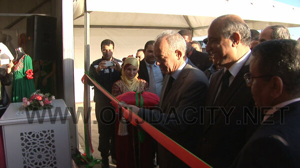 VIDEO السيد محمد مهيدية والي الجهة الشرقية والسيد ادريس بوجوالة يفتتحان المعرض الجهوي للصناعة التقليدية